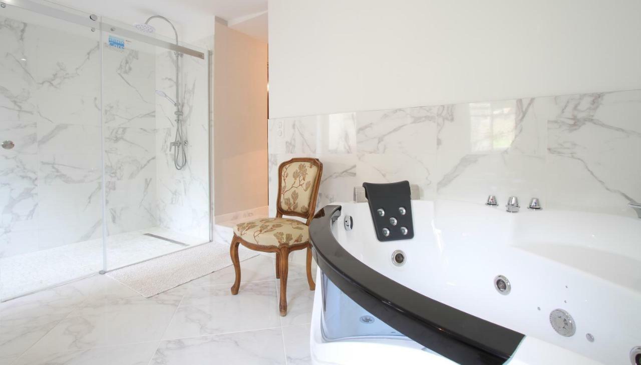 Manoir Des Turets Bed & Breakfast Yvre-l'Eveque ภายนอก รูปภาพ